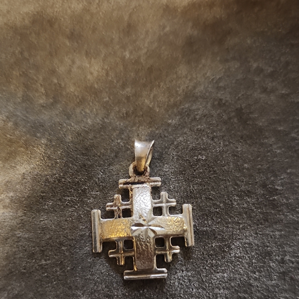 Elegant Silver Cross Pendant